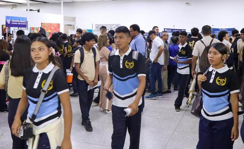 Más de 600 bachilleres asistieron a la primera Expo Orientación Vocacional en Maracaibo para conocer las ofertas universitarias y técnicas del Zulia