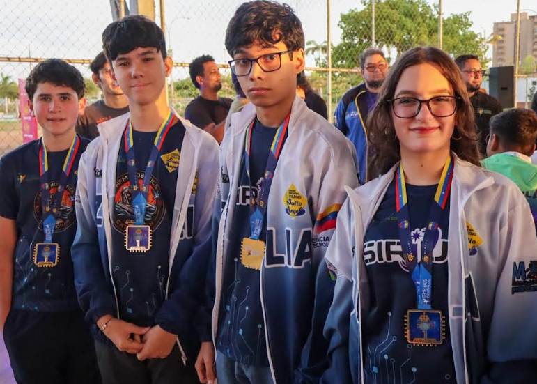 El alcalde Giancarlo Di Martino garantizó el apoyo institucional para los jóvenes de Maracaibo en robótica y fútbol
