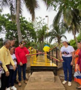 El alcalde Edgar Labarca inauguró cuatro puentes peatonales en el municipio Mara