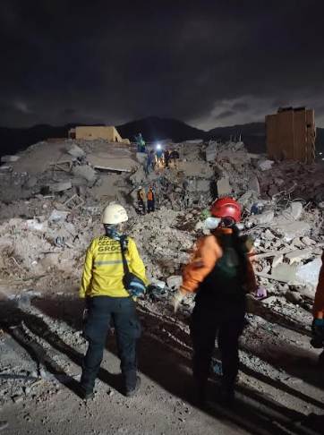 El Grupo de Rescate Occidente y especialistas de Chile ejecutan un complejo rescate en estructura colapsada para salvar a un hombre atrapado