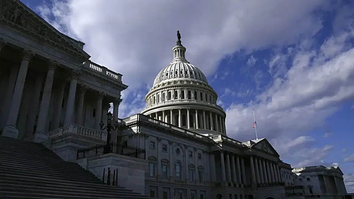 El Senado de EE. UU. aprobó retirar tropas del conflicto con Irán