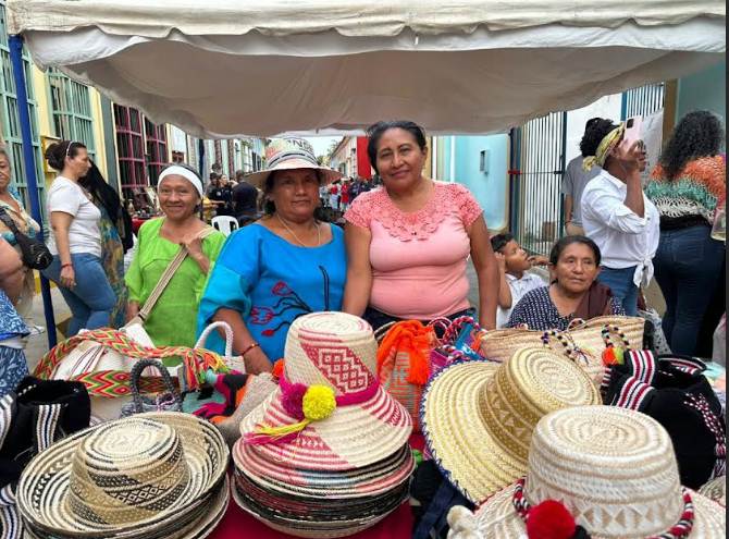 La Alcaldía de Maracaibo celebró el Día Internacional del Tejido con una Expoferia Artesanal que reunió a 60 emprendedores en la Calle Carabobo