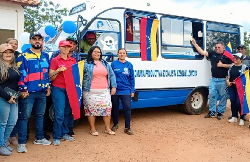 La Alcaldía de Miranda entregó una unidad de transporte comunal en el Zulia para beneficiar las rutas escolares y rurales