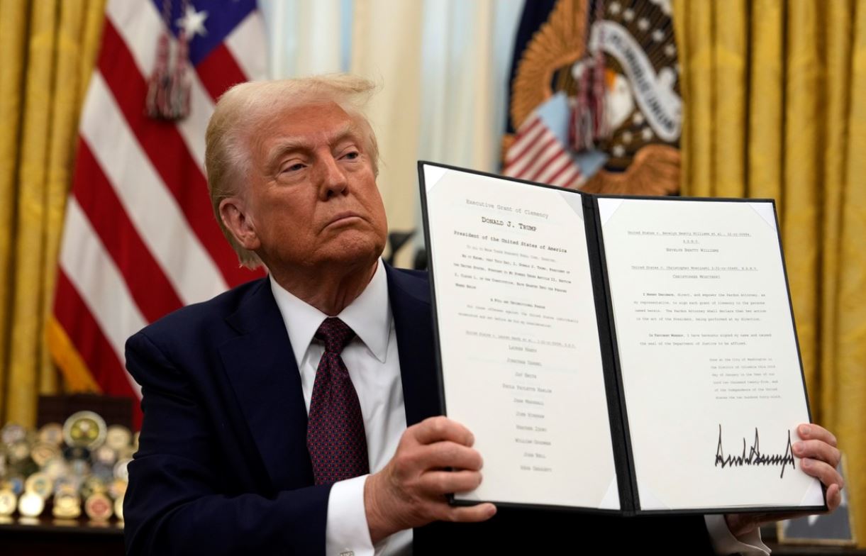 Trump firma ley que destina casi 70.000 millones de dólares al control migratorio y las deportaciones