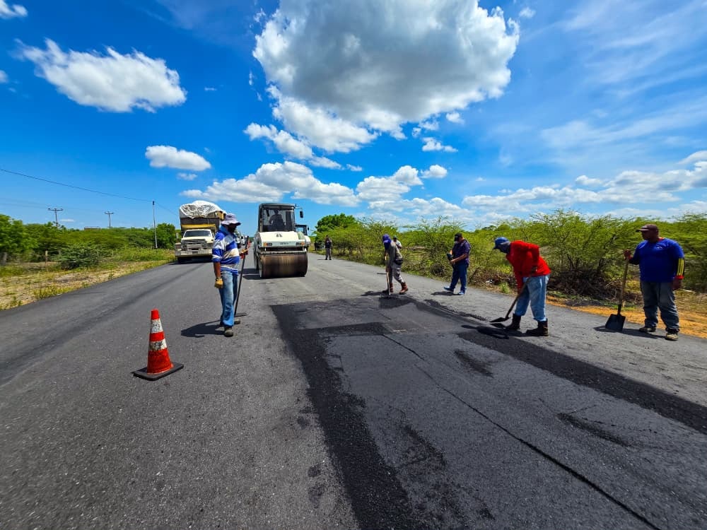 Conoce los avances del Plan Estadal de Asfaltado en la autopista Lara-Zulia, que ya suma 90 mil toneladas de asfalto colocadas