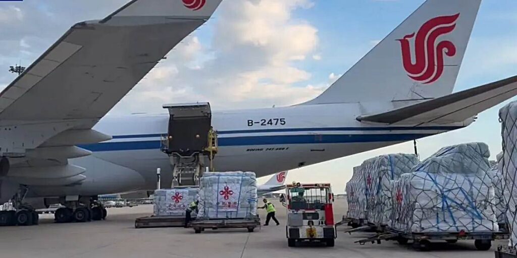 China envía 80 toneladas de ayuda humanitaria de emergencia a Venezuela tras los destructivos sismos de junio