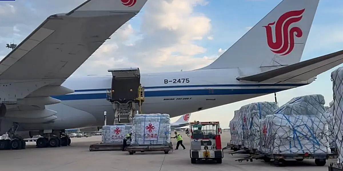 China envía 80 toneladas de ayuda humanitaria de emergencia a Venezuela tras los destructivos sismos de junio