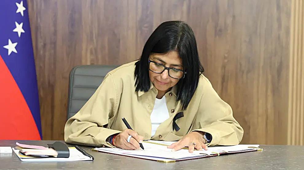 Delcy Rodríguez firmó el reglamento de la Ley de Hidrocarburos para optimizar las operaciones