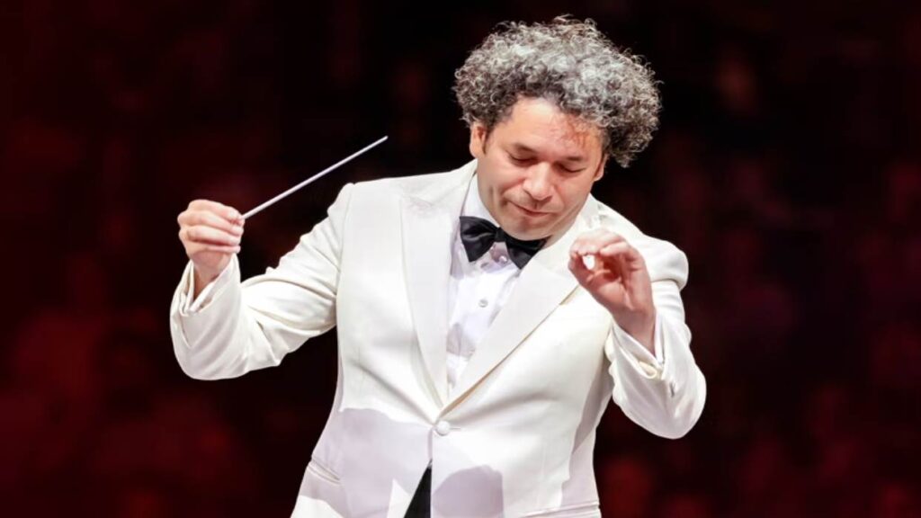 Gustavo Dudamel y la LA Phil ofrecerán un concierto benéfico el 23 de agosto en el Hollywood Bowl