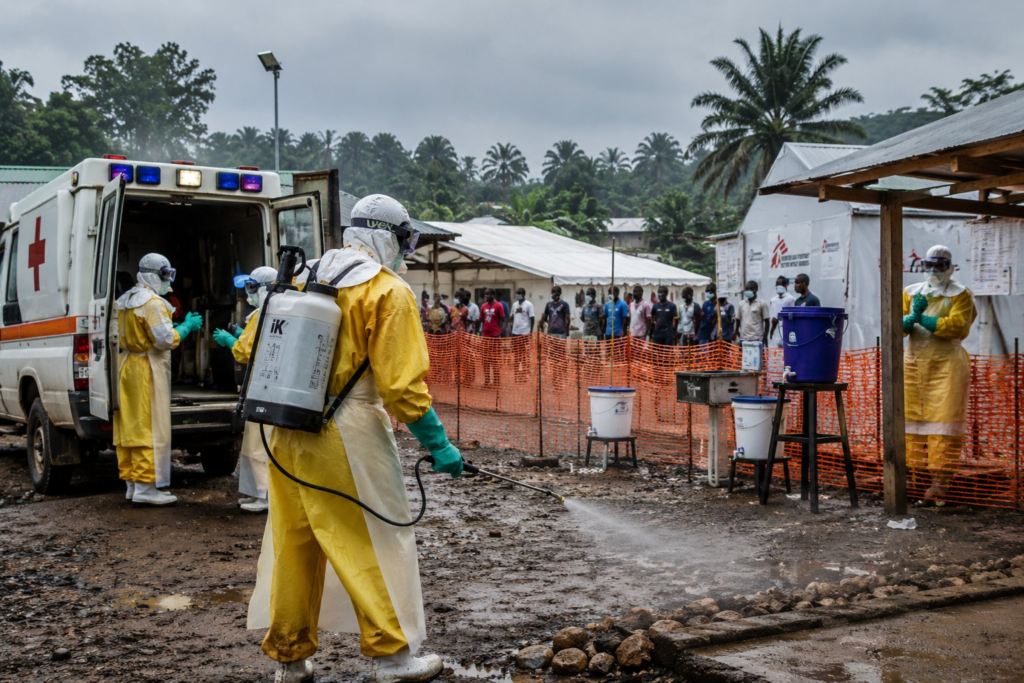La OMS confirma más de 1.000 muertes por el brote de ébola en la RDC y Uganda