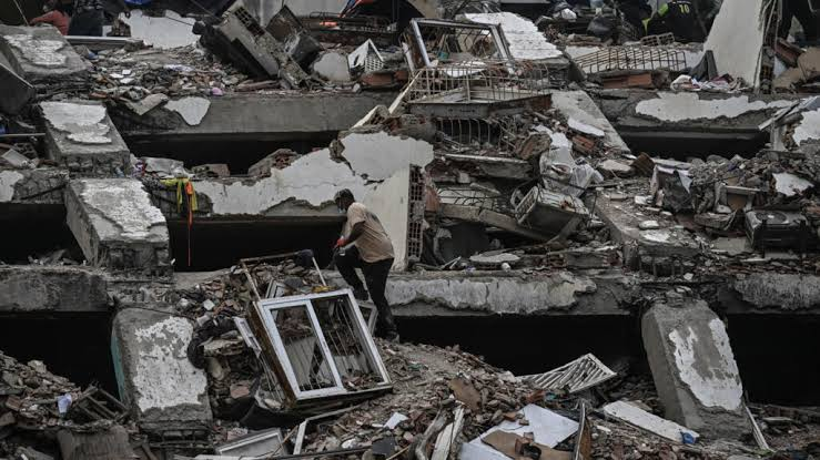 Asciende a 5.208 el número de muertos tras el doble terremoto en Venezuela