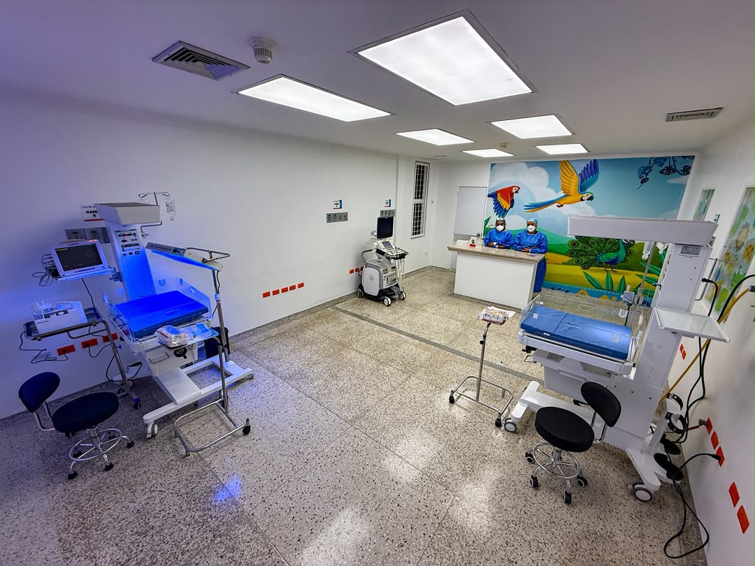 Gobernador Luis Caldera entrega la rehabilitación integral de la UCI neonatal en la Maternidad Dr. Armando Castillo Plaza