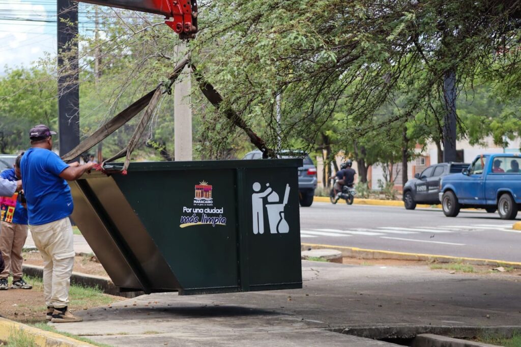 La Alcaldía de Maracaibo desplegó 20 nuevos contenedores de basura y confirmó total normalidad tras las fuertes lluvias