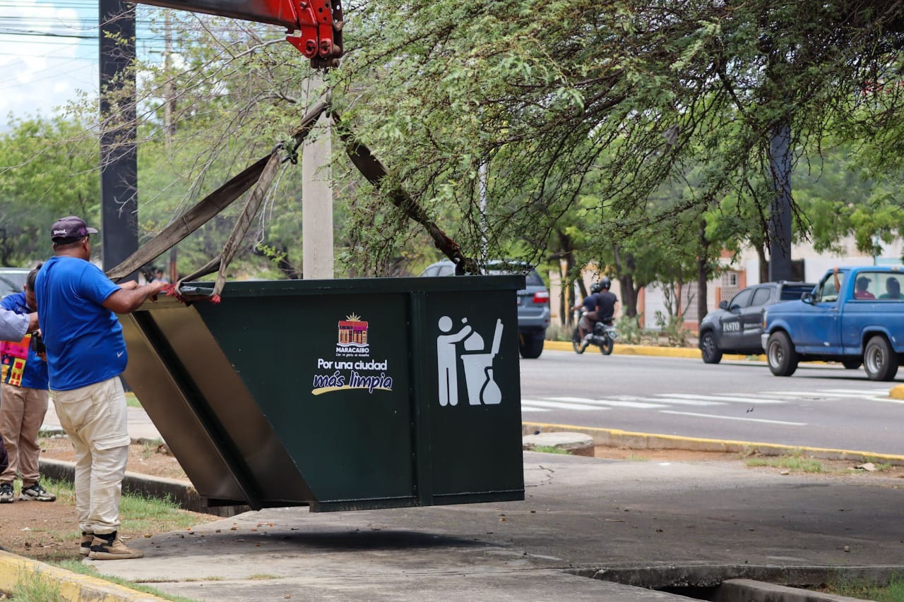 La Alcaldía de Maracaibo desplegó 20 nuevos contenedores de basura y confirmó total normalidad tras las fuertes lluvias