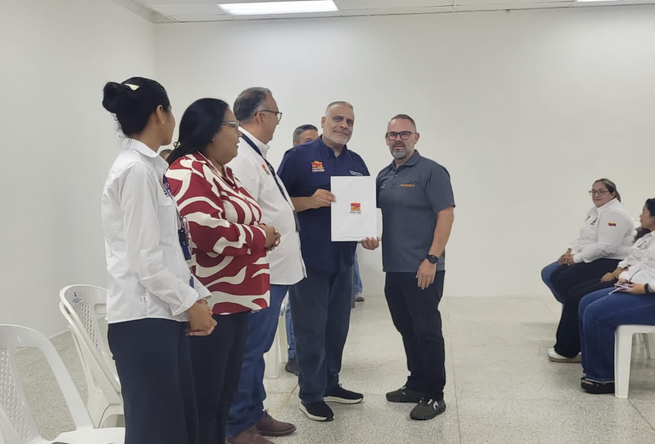La Alcaldía de Maracaibo entregó 28 títulos de terrenos ejidos protocolizados para garantizar la seguridad jurídica de los habitantes