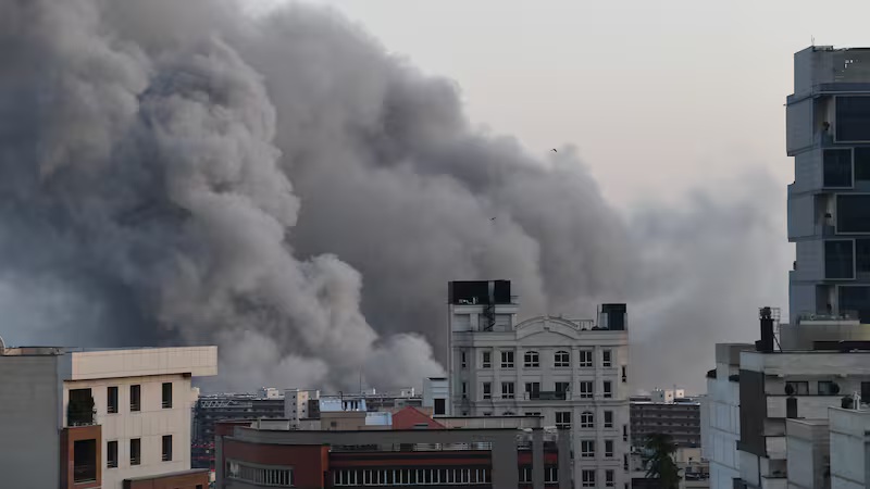 Irán insta a civiles a alejarse de bases de EE. UU. tras nuevos ataques con drones en Oriente Medio