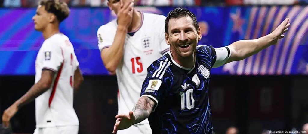 Argentina vence 2-1 a Inglaterra en Atlanta y avanza a la final del Mundial 2026. Los goles de Fernández y Martínez sellaron la remontada