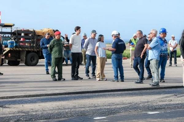 Delcy Rodríguez activó un plan de contingencia en el Aeropuerto de Maiquetía para reanudar los vuelos comerciales tras el sismo en Venezuela