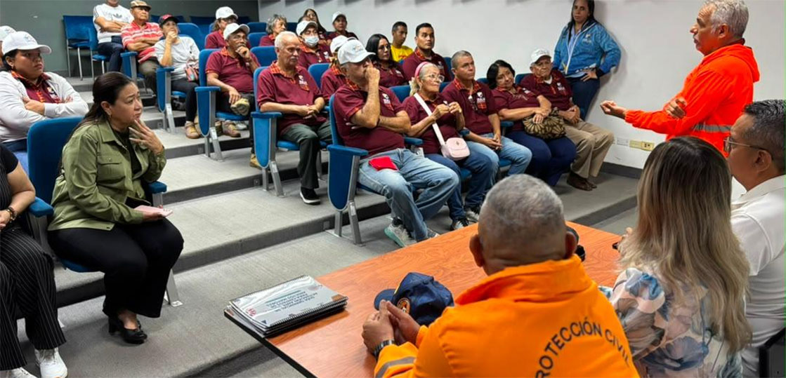 Protección Civil Zulia y la Fundación Casa del Abuelo imparten taller de prevención sísmica y primeros auxilios