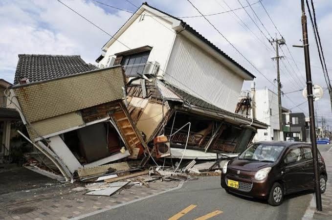 Un nuevo sismo de magnitud 5.8 sacude Japón, revelando un escándalo de corrupción por sobrecostos y fallas estructurales