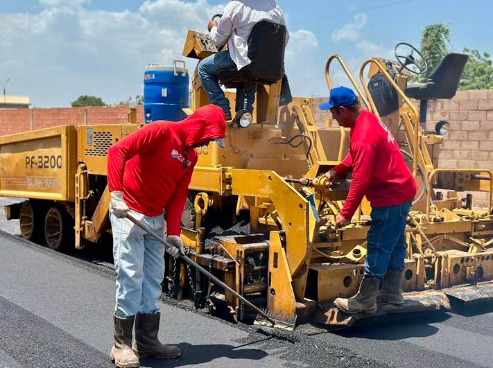 La Gobernación del Zulia inicia la colocación de 2.000 toneladas de asfalto en la parroquia Francisco Eugenio Bustamante, Maracaibo