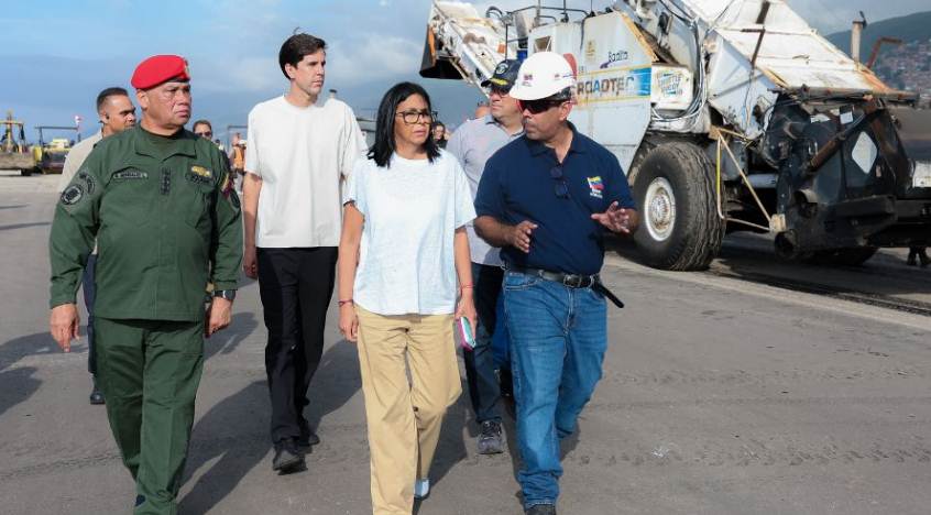 La presidenta encargada Delcy Rodríguez inspeccionó los daños en Maiquetía
