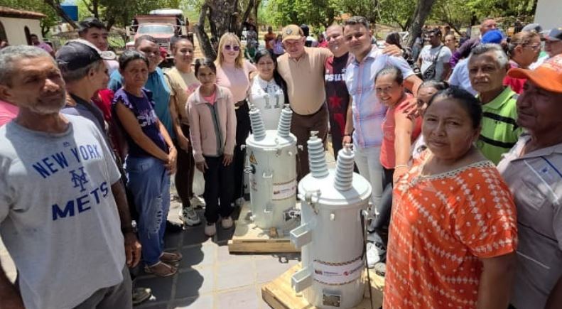 Entrega de transformadores eléctricos para comunas del municipio Mara en el estado Zulia.