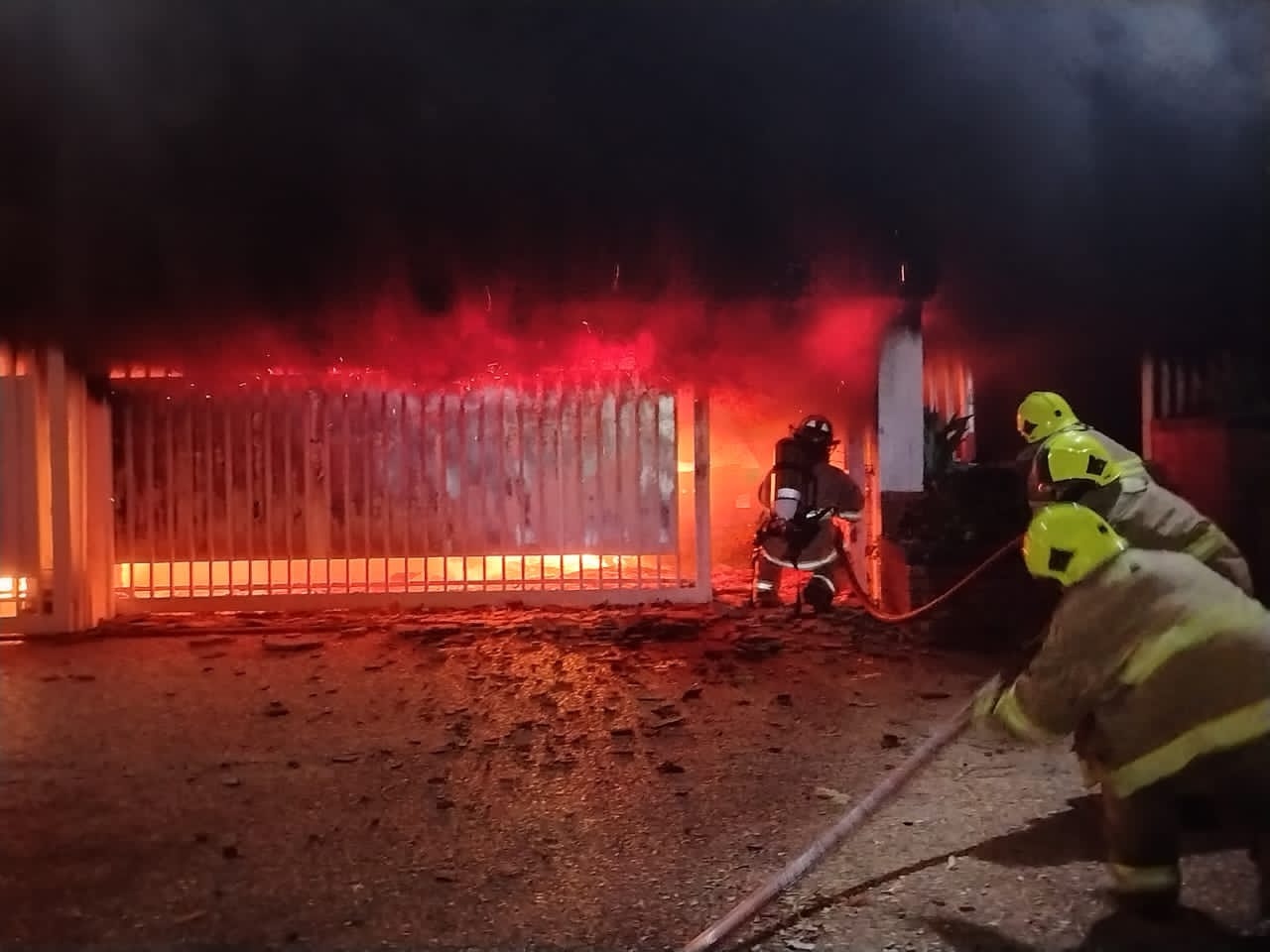 Alcalde Giancarlo Di Martino durante el anuncio del plan de mitigación climática y fortalecimiento de los bomberos en Maracaibo