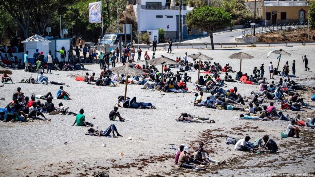 Ministro español del Interior informa que 5.000 migrantes siguen en Ceuta