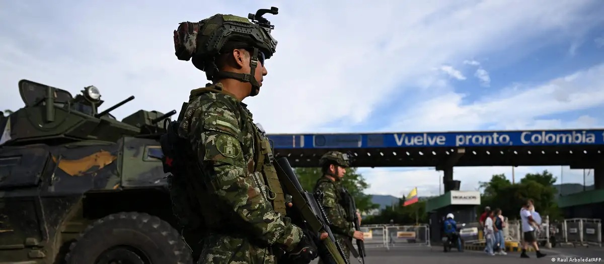 El presidente Abelardo de la Espriella anuncia la muerte de seis ilegales en los primeros combates militares en Colombia