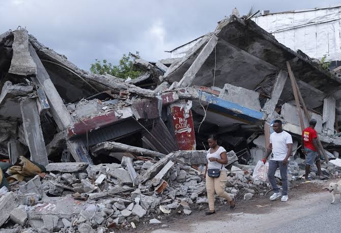Colombia declara emergencia económica tras terremoto que deja 265 muertos y miles de afectados