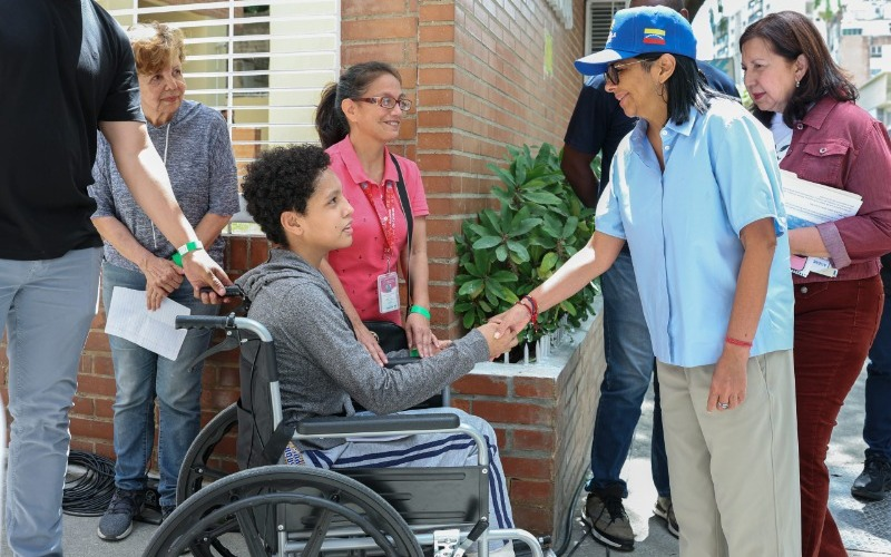 Delcy Rodríguez entrega viviendas rehabilitadas en Caracas y financiamiento a condominios tras el terremoto