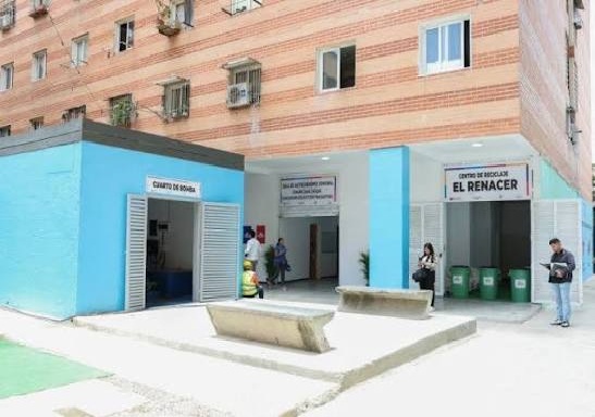 Juntas de condominio reciben anuncio de créditos para reparar edificios afectados por los sismos en Venezuela