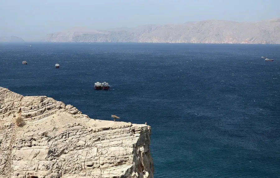 Irán advierte que un posible acuerdo con Omán no garantiza la reapertura inmediata del estrecho de Ormuz