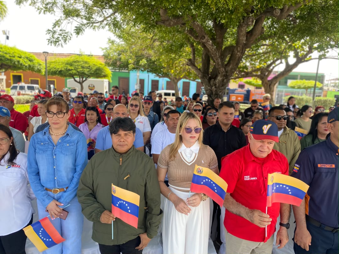 Conmemoran el Día de la Bandera Nacional en el municipio Mara con ofrenda floral y actos solemnes