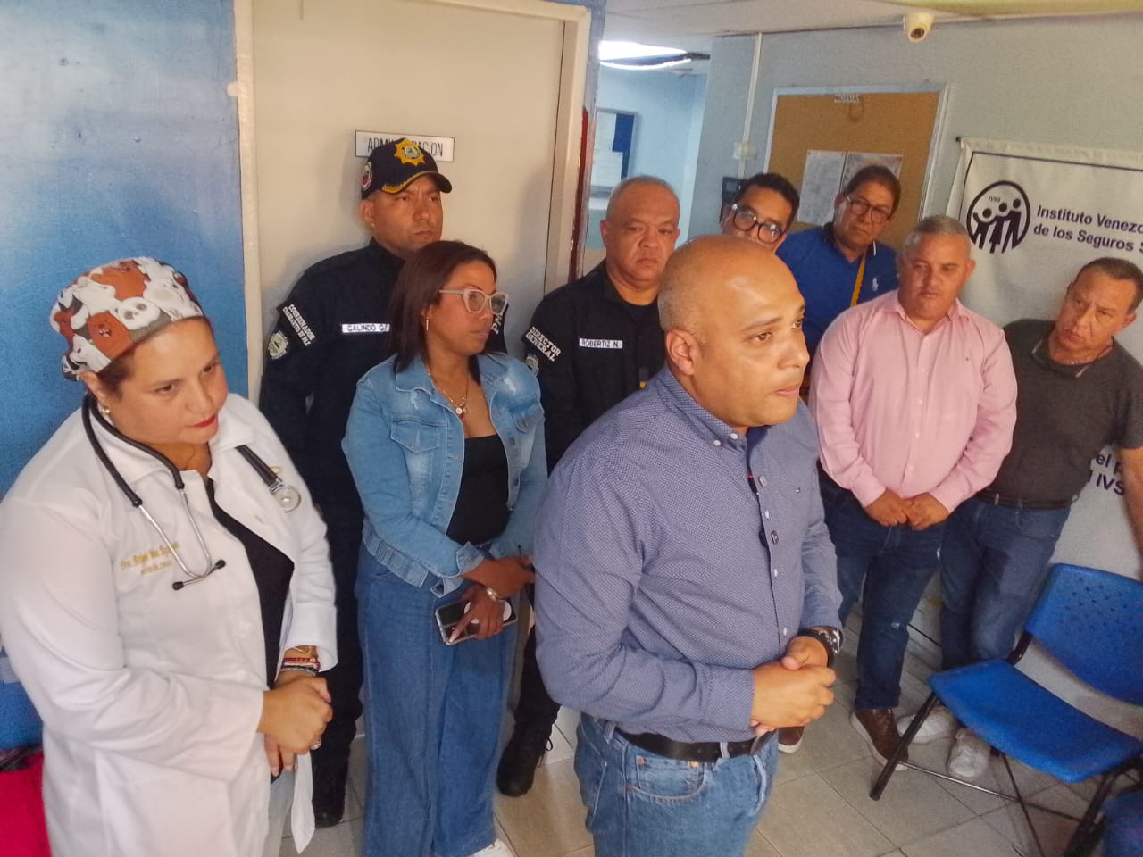 El alcalde Frank Carreño inspeccionó la Unidad de Diálisis Care en Cabimas, garantizando nuevos cupos, seguridad y mejoras