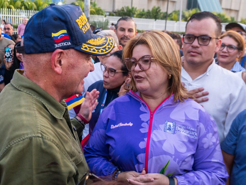 Inauguran nuevo paso peatonal frente al CC Galerías en Maracaibo para reforzar la seguridad vial y prevenir accidentes