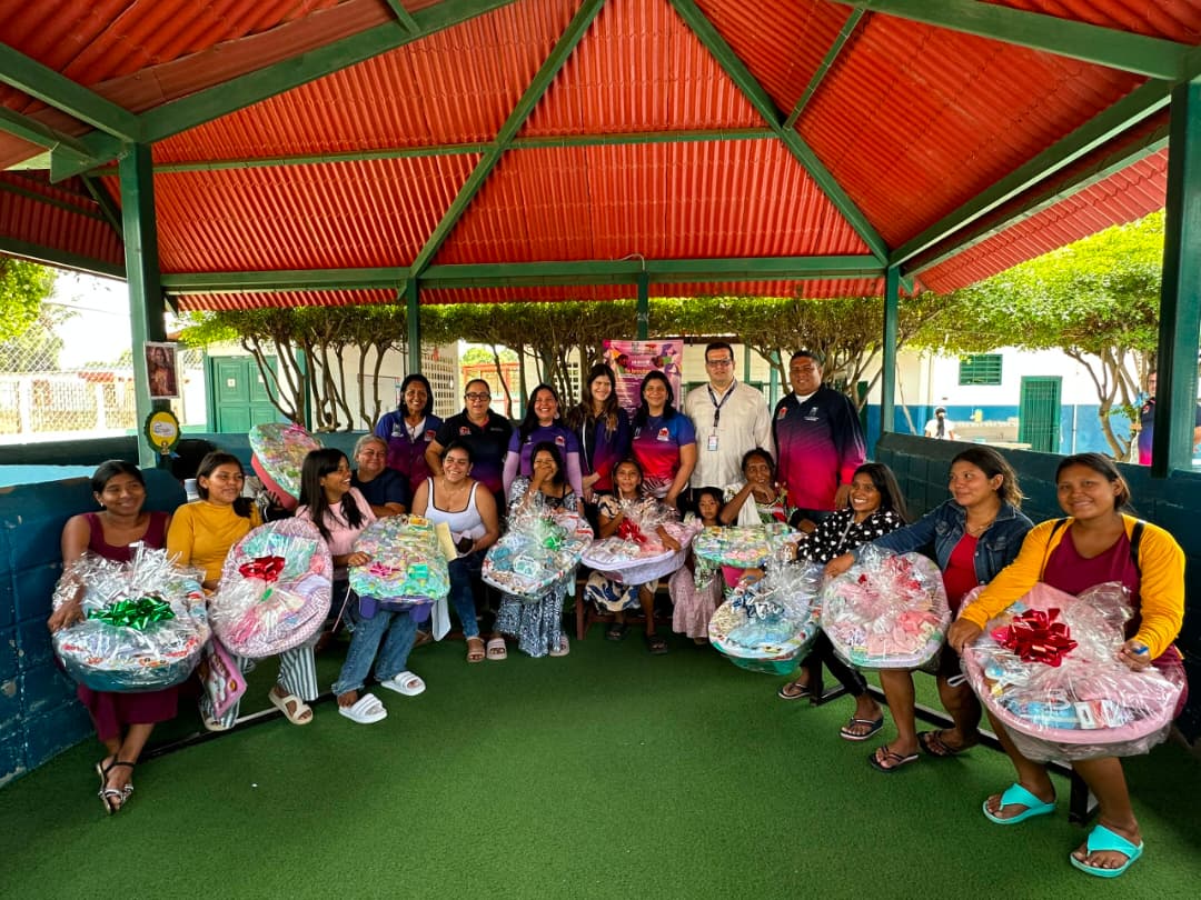 Mujeres indígenas de Venancio Pulgar participan en el programa Círculo de Madres del IMMIG en Maracaibo