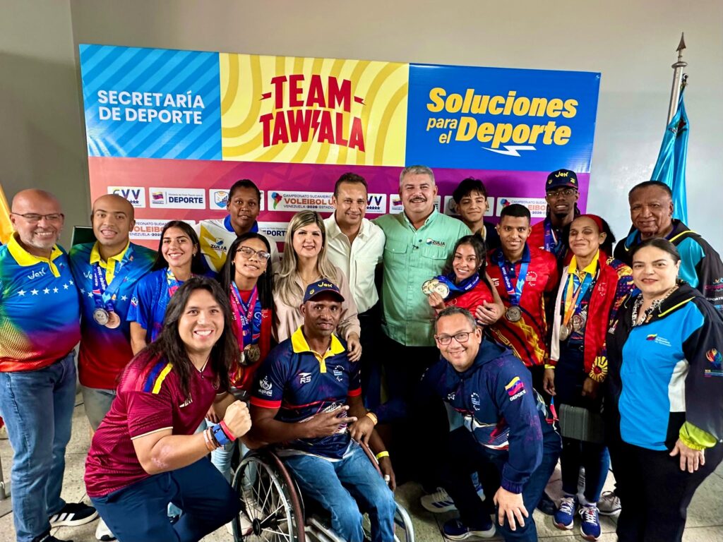Gobernador Luis Caldera y autoridades deportivas anunciando el Suramericano de Voleibol Femenino U19 en el Zulia