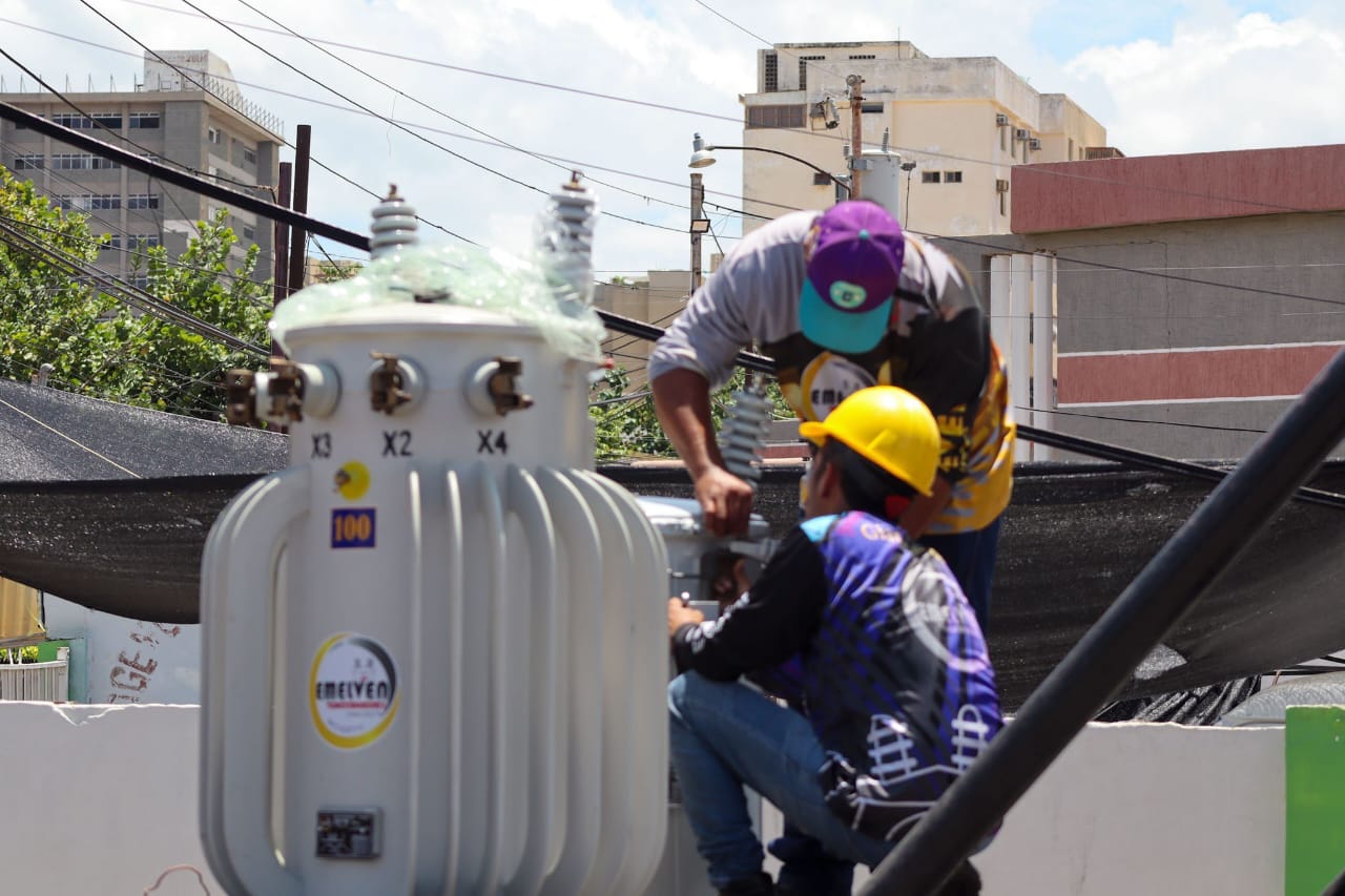 La Alcaldía de Maracaibo y la Gobernación del Zulia instalan transformadores nuevos en Veritas a través de reportes de la VenApp