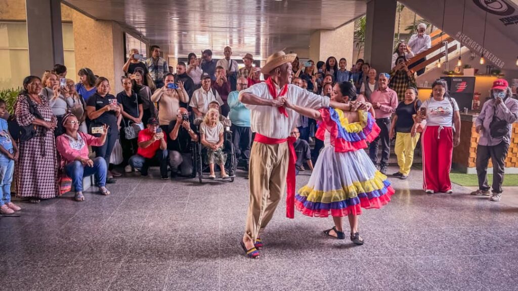 Detalles del conversatorio sobre gestión del patrimonio cultural y tradiciones en el Zulia realizado en el Banco Central de Venezuela