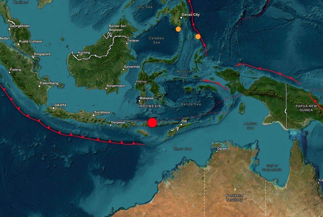 Un fuerte terremoto de magnitud 7.7 sacude la región de Flores en Indonesia