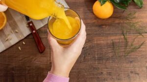 Descubre cómo beber jugo de naranja a diario puede modificar la actividad de miles de genes