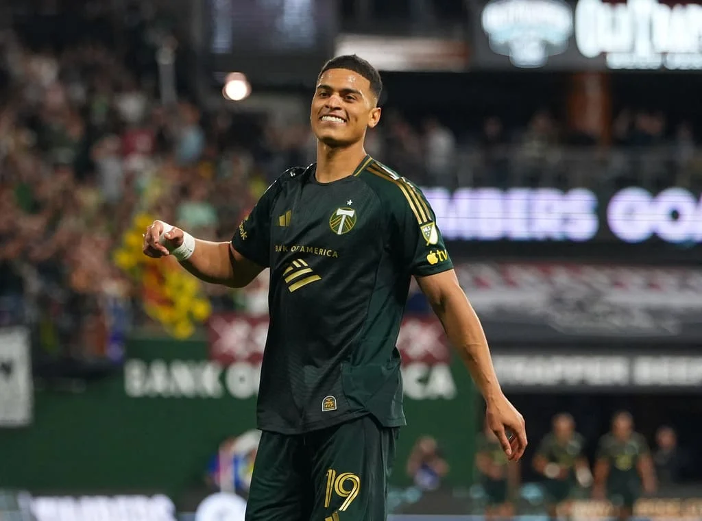 El delantero venezolano Kevin Kelsy hace historia al fichar por el Rangers de Escocia