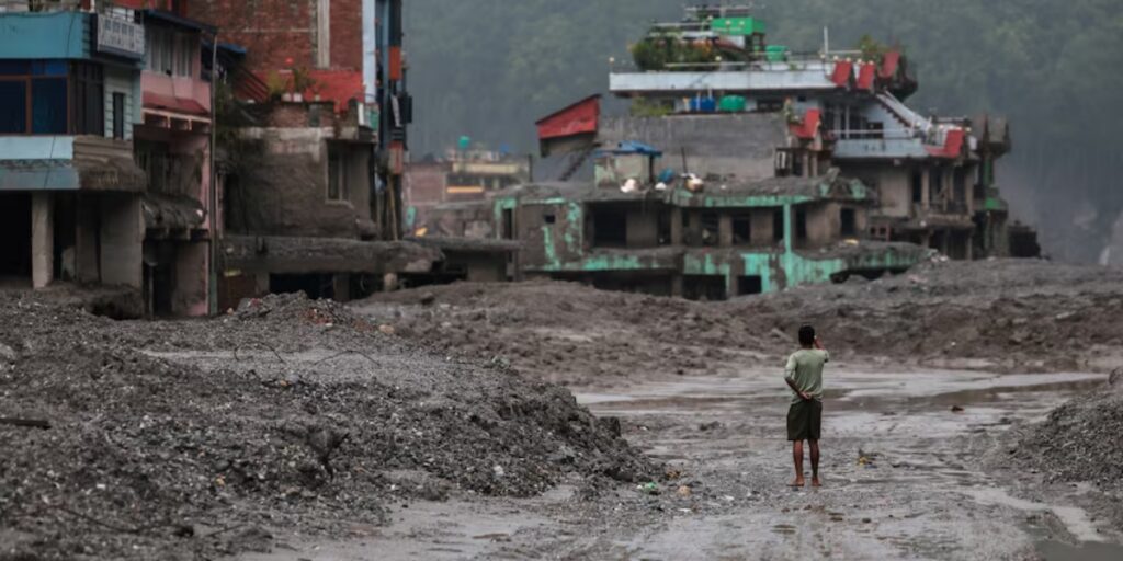 Detalles de las devastadoras inundaciones en Nepal y China que dejan más de 900 muertos y 4.700 desaparecidos