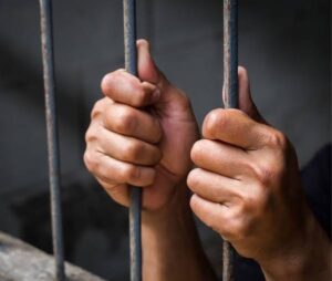 Tribunal priva de libertad a un hombre y otorga cautelares a dos mujeres tras el rescate de dos niños