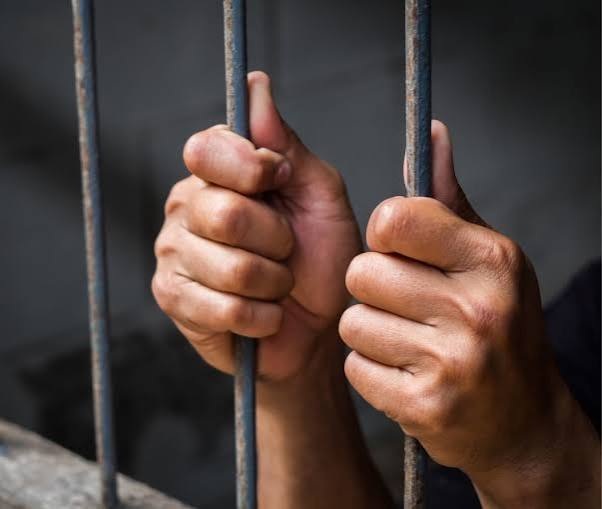Tribunal priva de libertad a un hombre y otorga cautelares a dos mujeres tras el rescate de dos niños