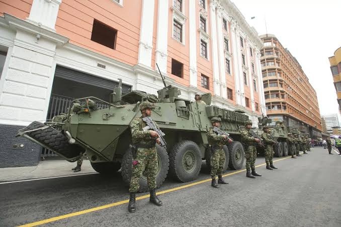 Operativo de seguridad con militares y policías en Cali para la posesión presidencial de Abelardo de la Espriella