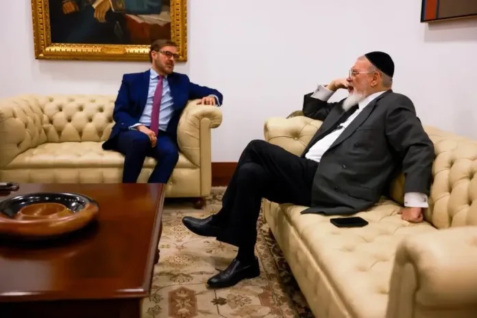 Canciller Félix Plasencia recibe al Rabino Isaac Cohen para analizar el restablecimiento de relaciones diplomáticas entre Venezuela e Israel