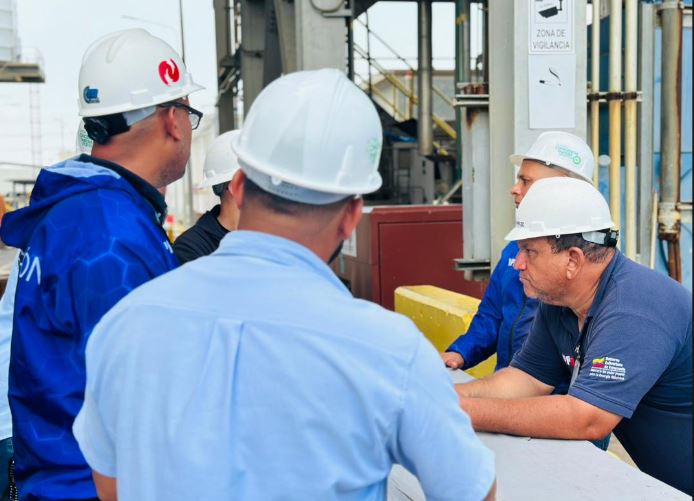 Ejecutivo reestructura directiva del sector eléctrico